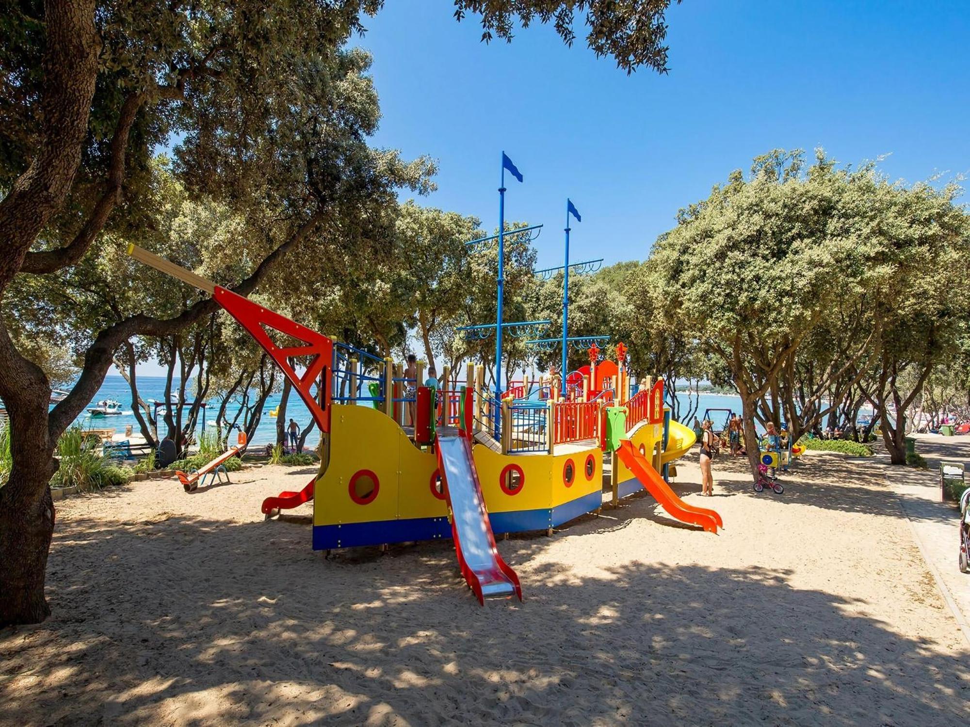 Mobile Homes Mediteran In Caravan Park Strasko, نوفاليا المظهر الخارجي الصورة
